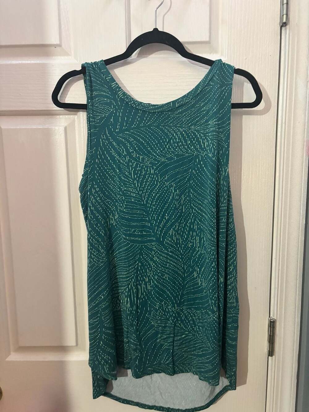 LuLaRoe Cocoa Tank Top Size L Green Leaf Print Asymmetrical